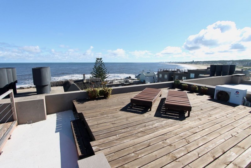 Departamento en alquiler en Manantiales a pasitos del agua y del centro.